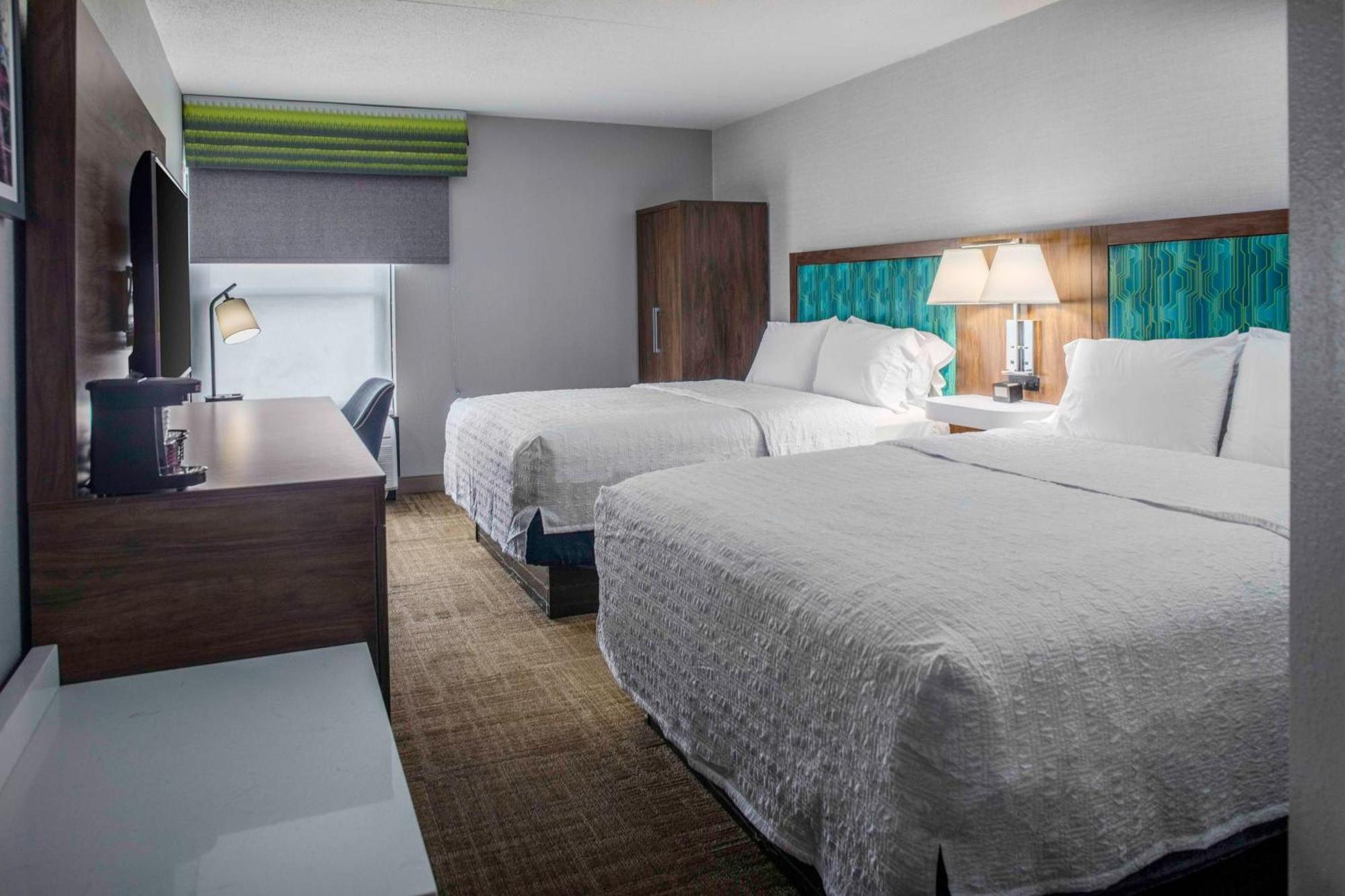 Hampton Inn Detroit Northville Exterior photo
