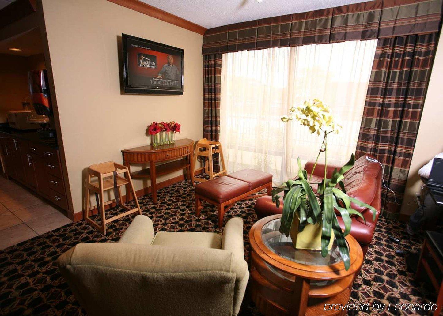 Hampton Inn Detroit Northville Room photo